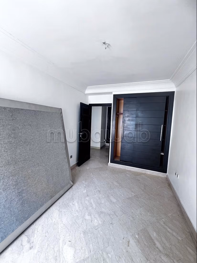 Superbe appartement à vendre à Maârif. 3 chambres. Salon traditionnel marocain, résidence sécurisée