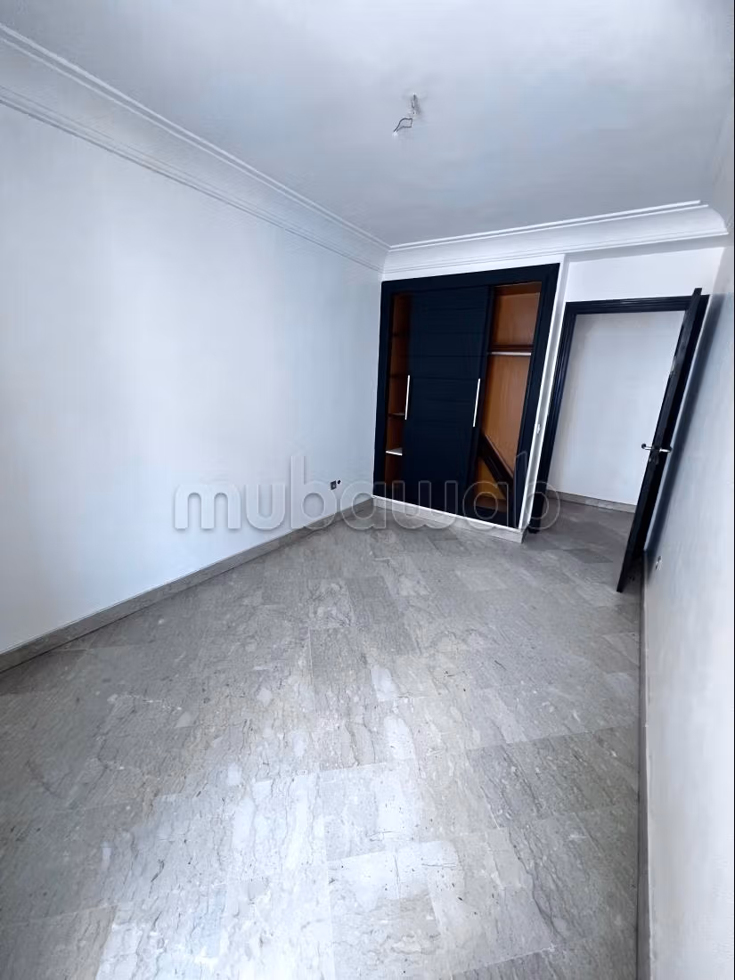 Superbe appartement à vendre à Maârif. 3 chambres. Salon traditionnel marocain, résidence sécurisée