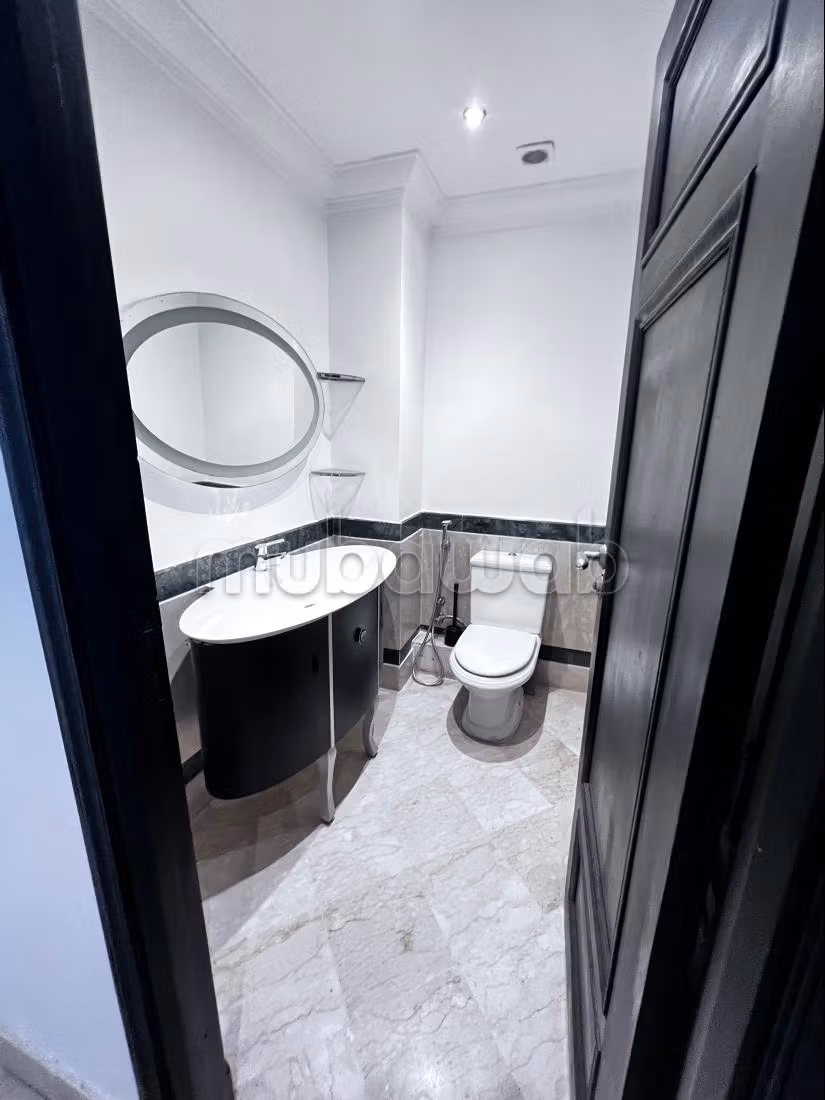 Superbe appartement à vendre à Maârif. 3 chambres. Salon traditionnel marocain, résidence sécurisée