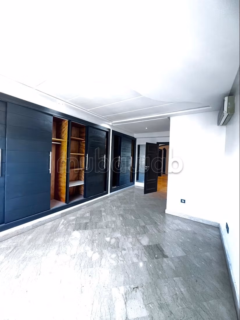 Superbe appartement à vendre à Maârif. 3 chambres. Salon traditionnel marocain, résidence sécurisée