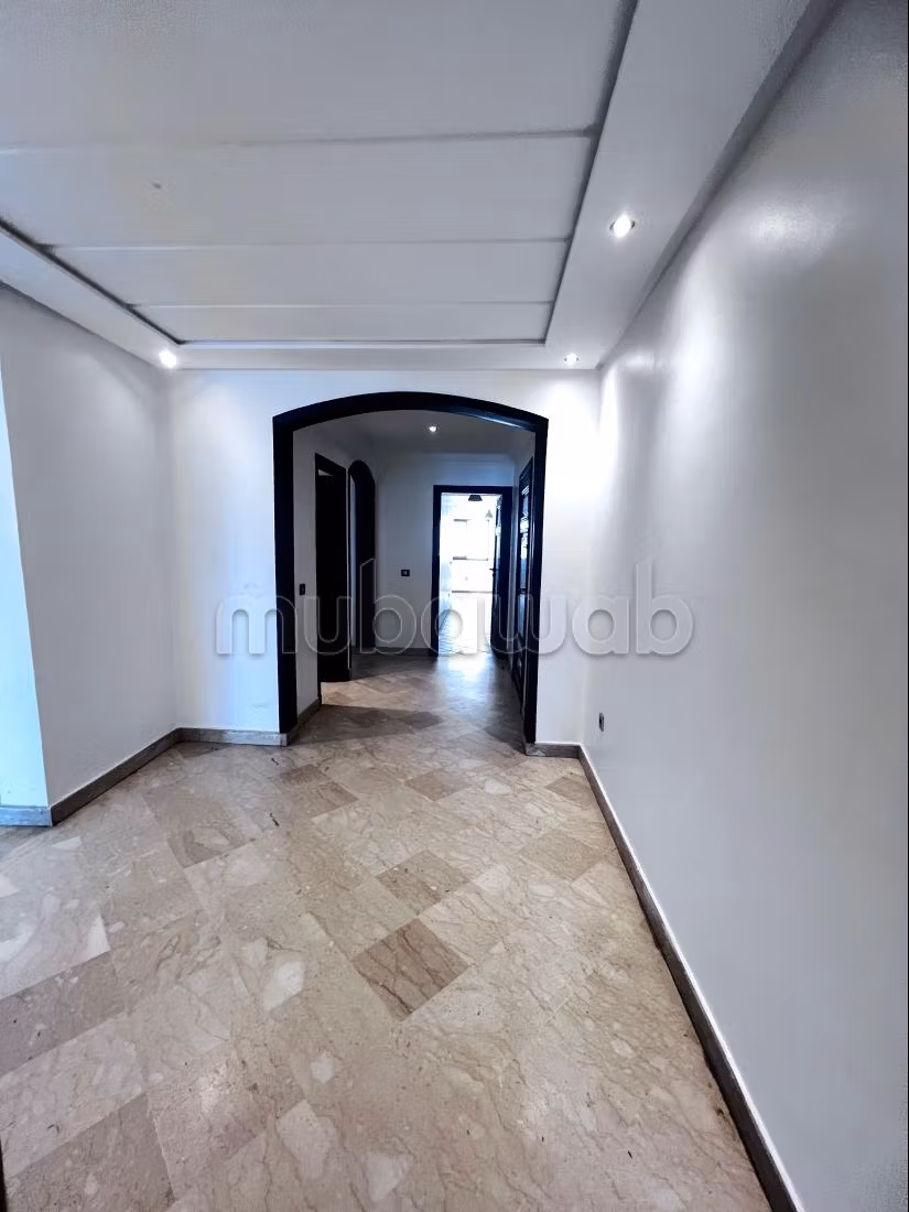 Superbe appartement à vendre à Maârif. 3 chambres. Salon traditionnel marocain, résidence sécurisée