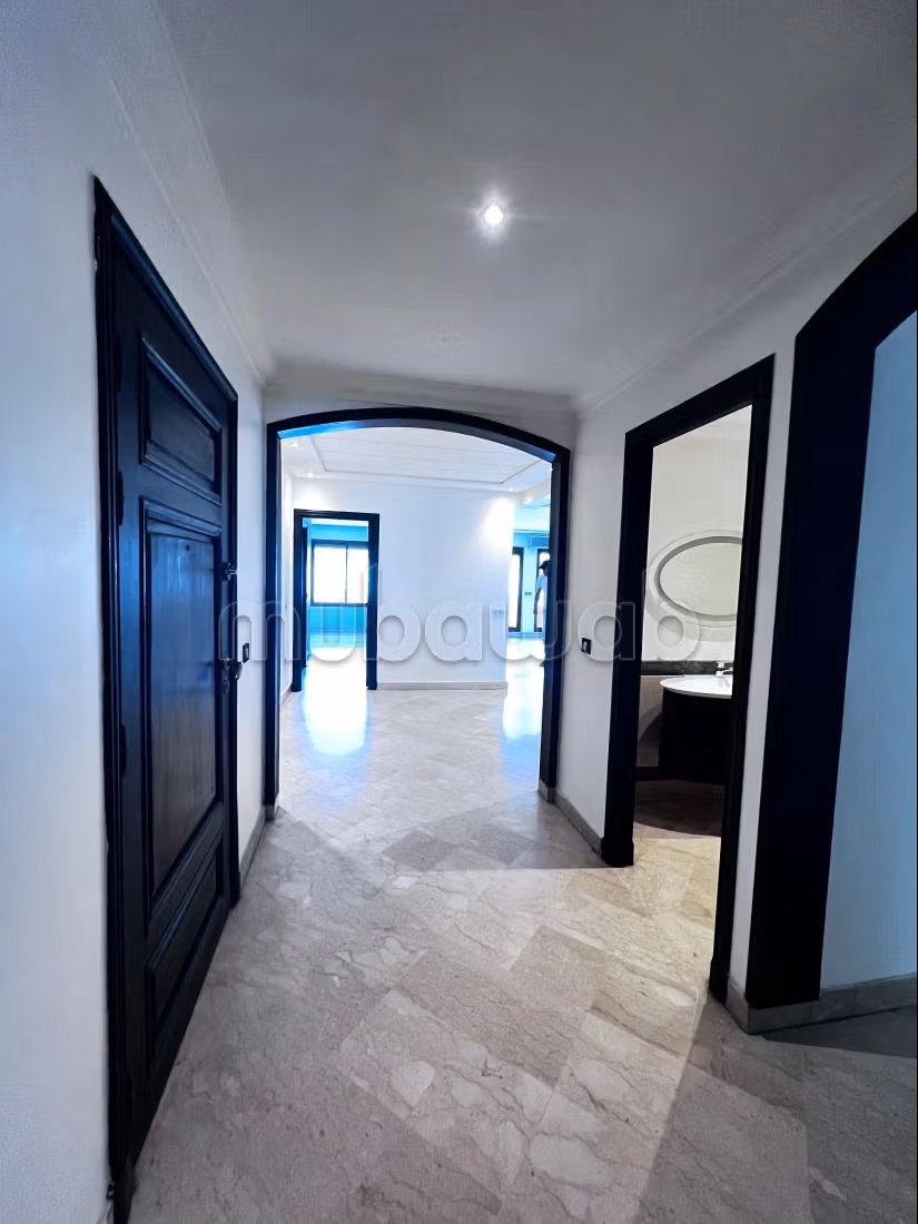 Superbe appartement à vendre à Maârif. 3 chambres. Salon traditionnel marocain, résidence sécurisée