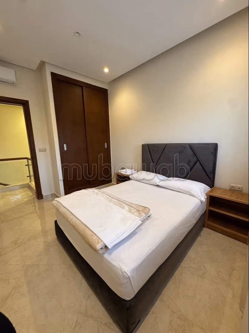 Affitta una camera a Manar. Superficie 370 m². Arredato