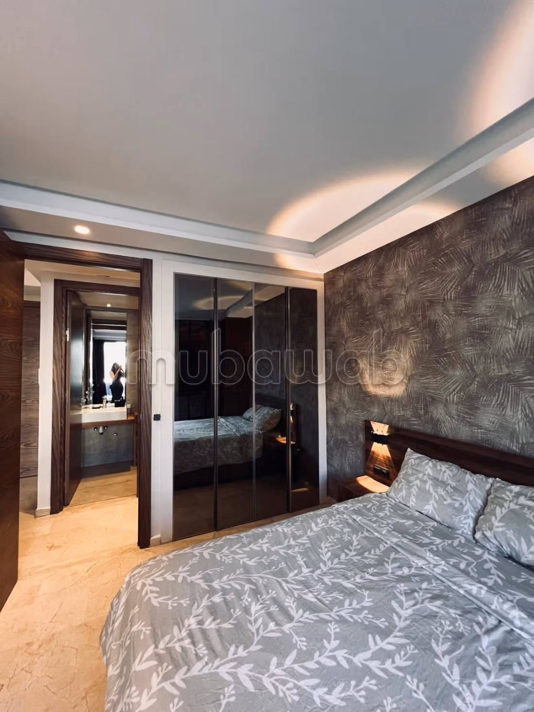 Superbe appartement à louer à Les Hôpitaux.
Superficie 45 m².
Bien meublé — 4