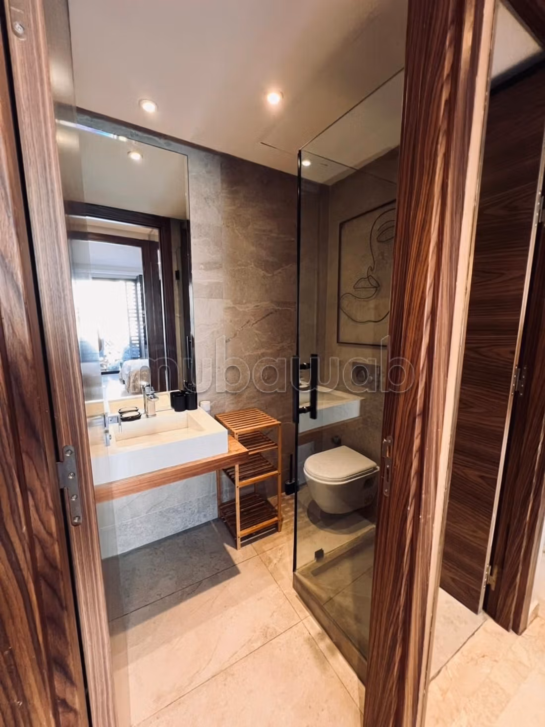 Superbe appartement à louer à Les Hôpitaux.
Superficie 45 m².
Bien meublé — 5