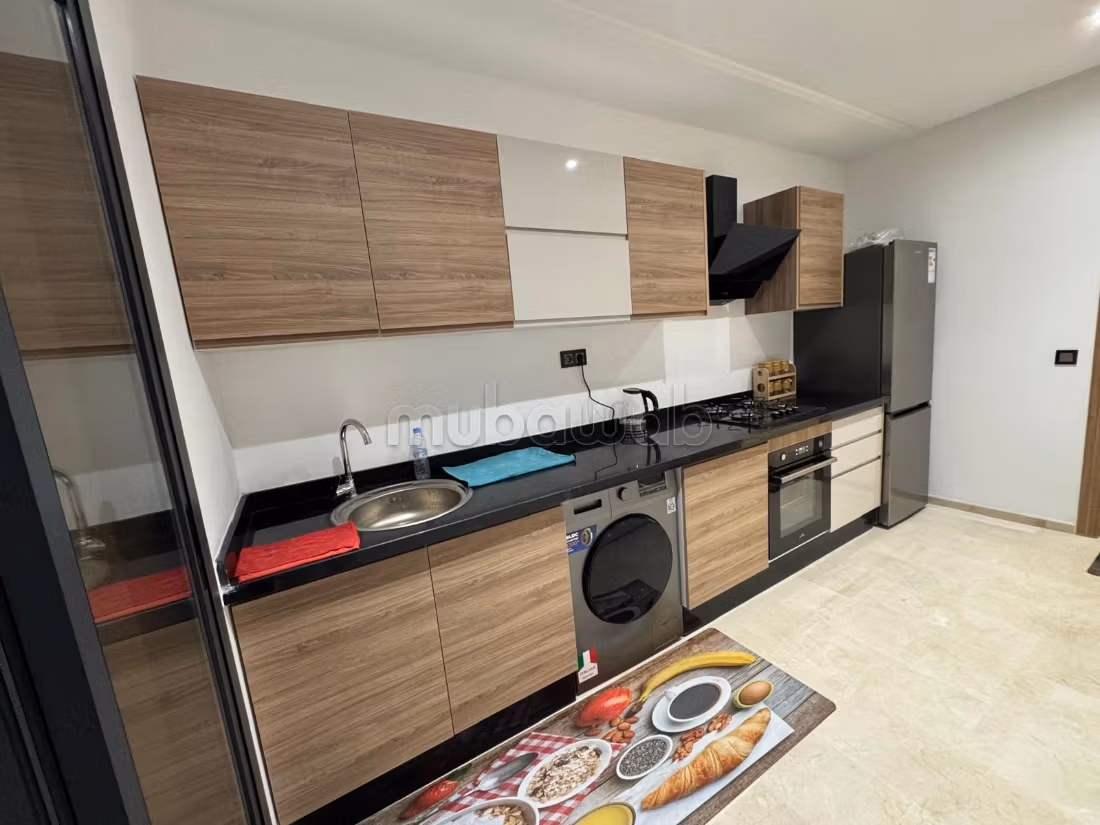 Bel appartement en location à Camp Al Ghoul.
Surface de 112 m².
Meublé — 2