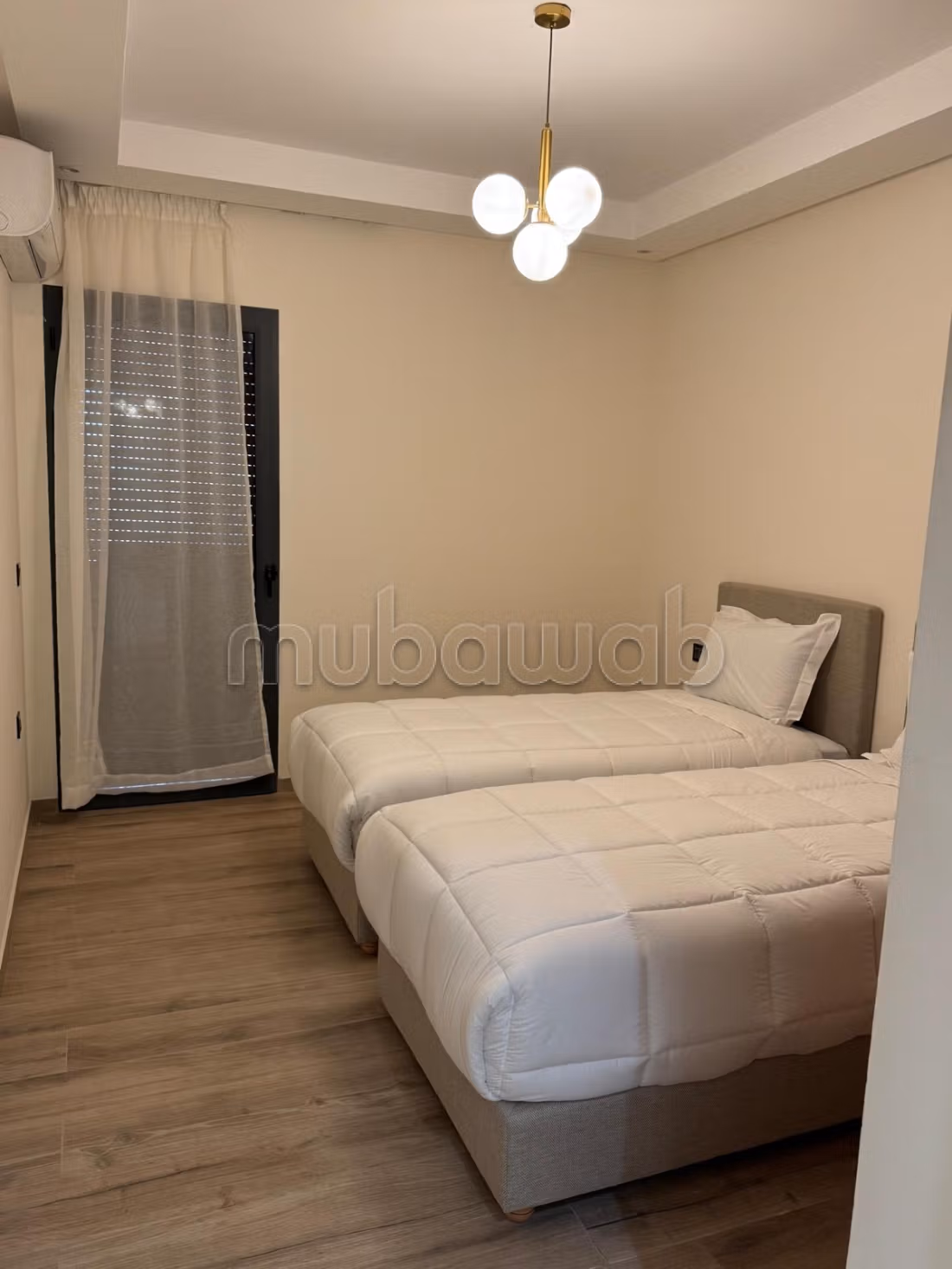 Bel appartement en location à Camp Al Ghoul.
Surface de 112 m².
Meublé — 3