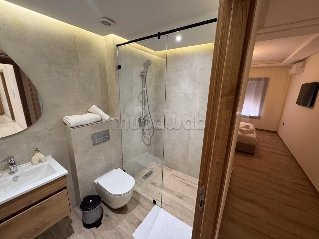 Bel appartement en location à Camp Al Ghoul.
Surface de 112 m².
Meublé — 5
