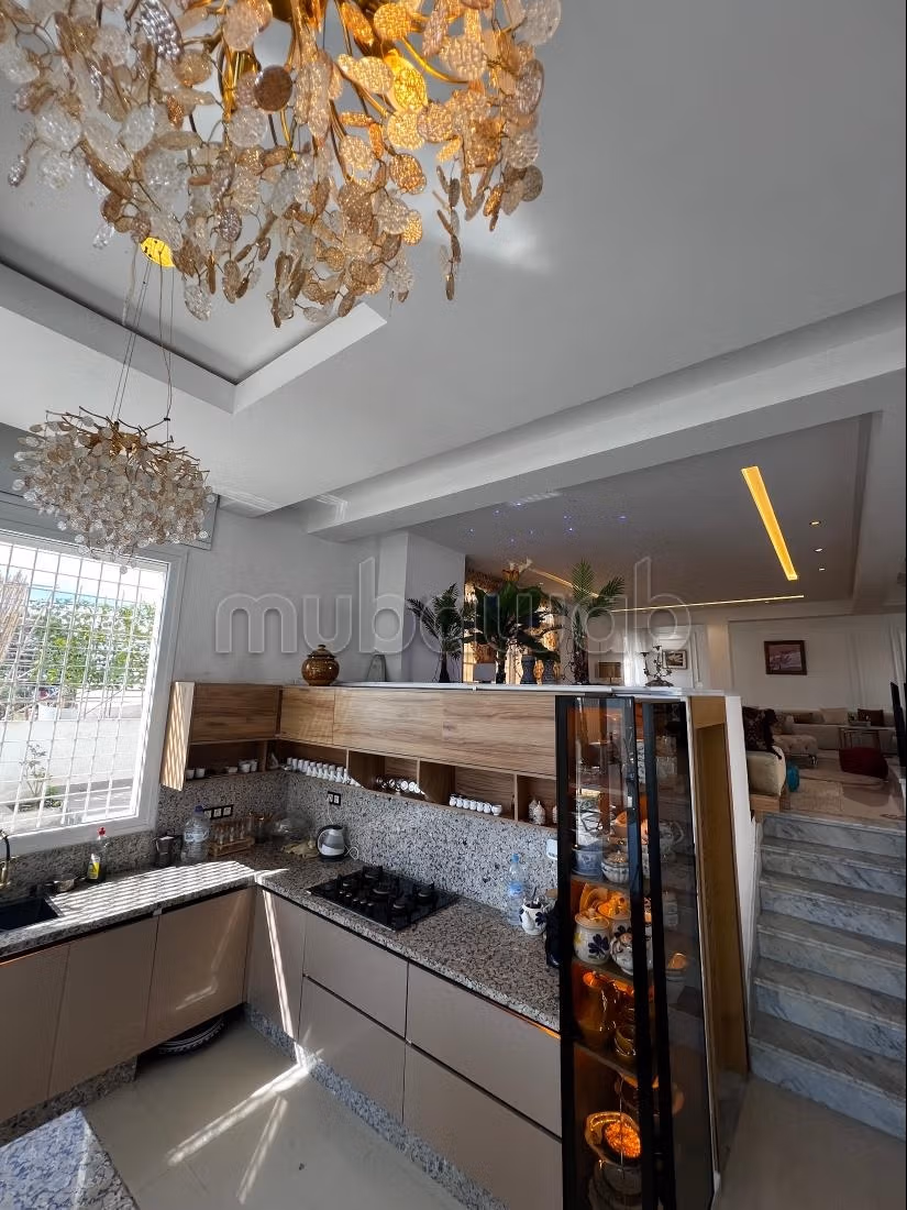 Luxury villas and houses for rent in Manar. 4 beautiful rooms. Safe residence equipped with satellite channel reception system.