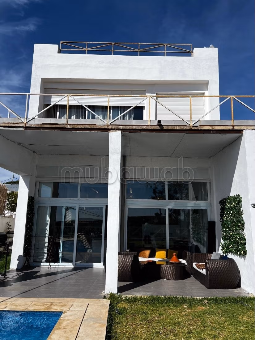 Luxury villas and houses for rent in Manar. 4 beautiful rooms. Safe residence equipped with satellite channel reception system.