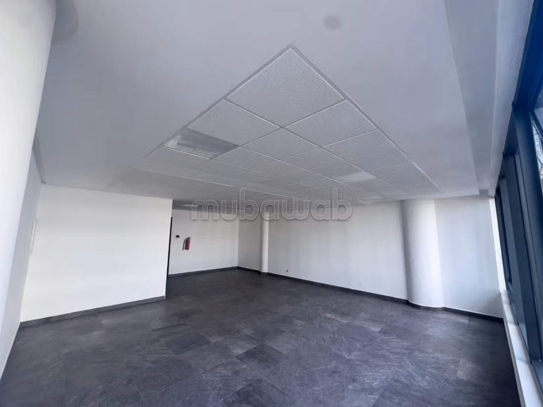 Beaux bureaux à louer à Casablanca Finance City. Surface totale 70 m². Ascenseur