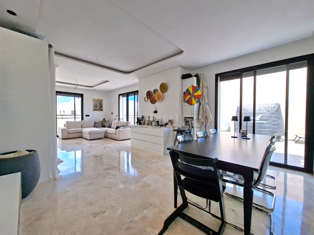 Grand Appartement 4 Chambres à Louer — 3