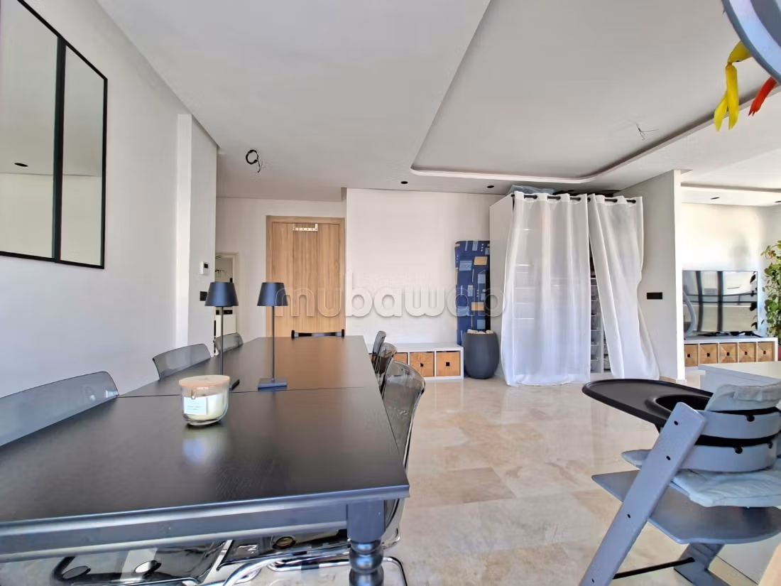 Grand Appartement 4 Chambres à Louer — 5