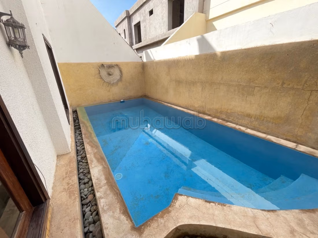 Charming house with swimming pool 300m from the beach
