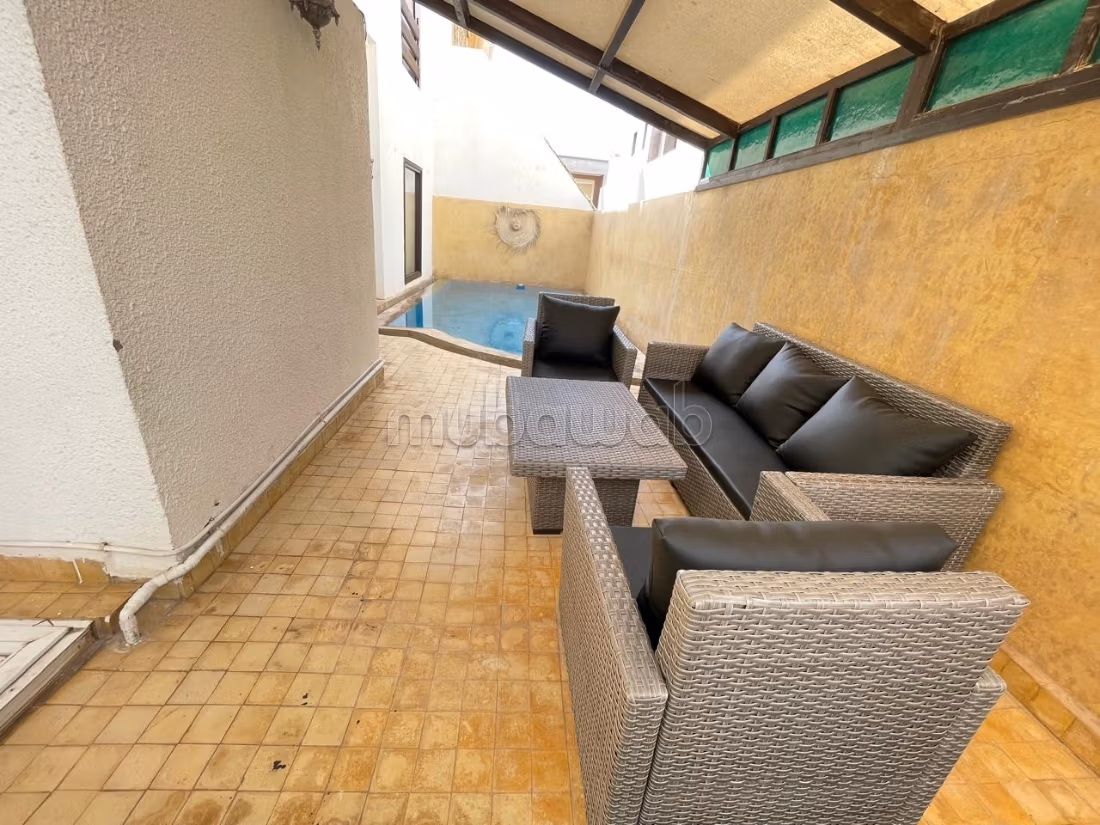Charming house with swimming pool 300m from the beach
