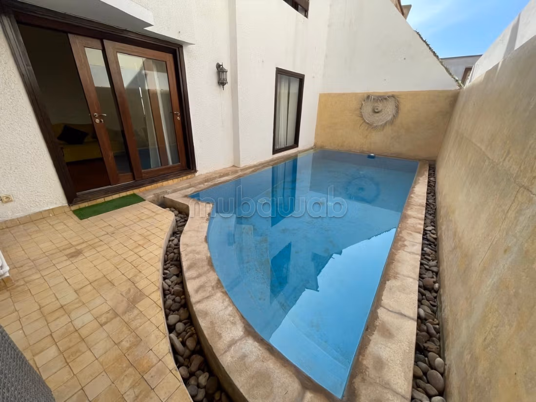 Charming house with swimming pool 300m from the beach