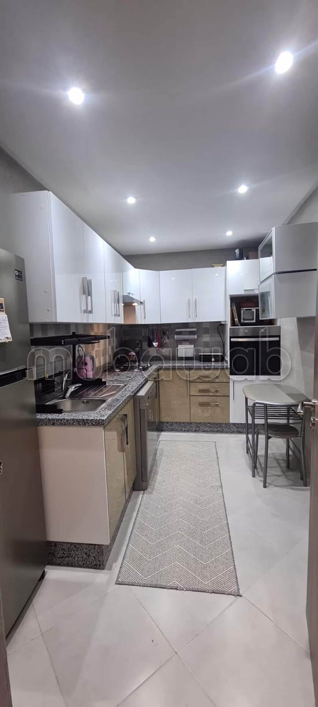Appartamento molto bello in affitto a Du Golf. 3 belle camere. arredato