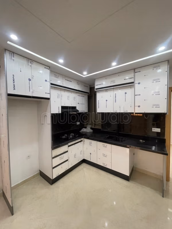 Appartement incroyable à vendre à Saidia. 2 chambres merveilleuses. Un emplacement magnifique surplombant la mer, porte sécurisée.