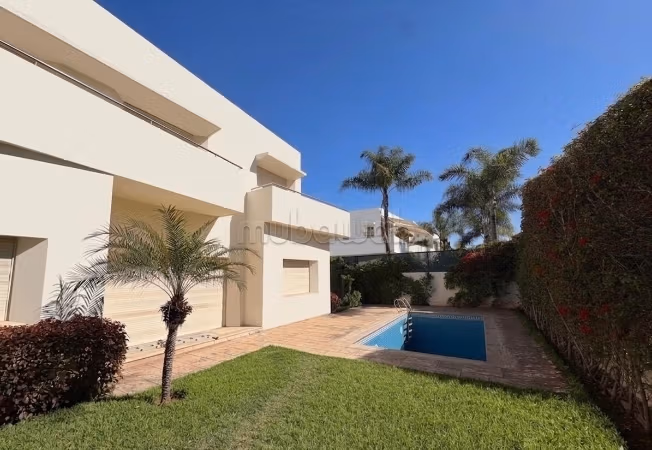 Villa propre et ensoleillée en résidence à vendre