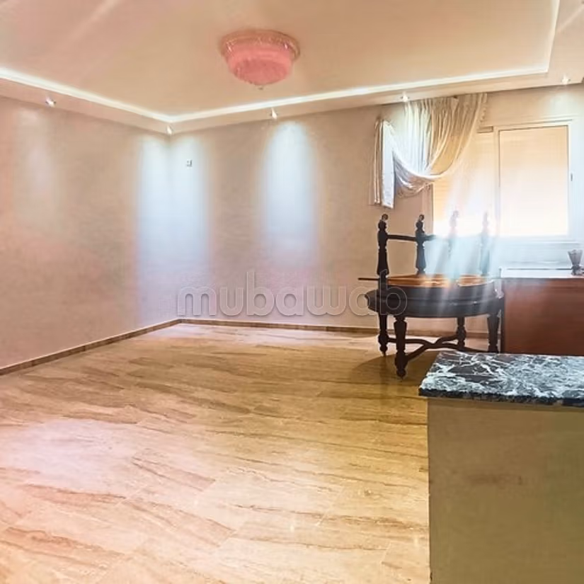 Apartamento en venta en la ciudad de Rahma. Superficie total de 95 m². Plaza de aparcamiento y ascensor