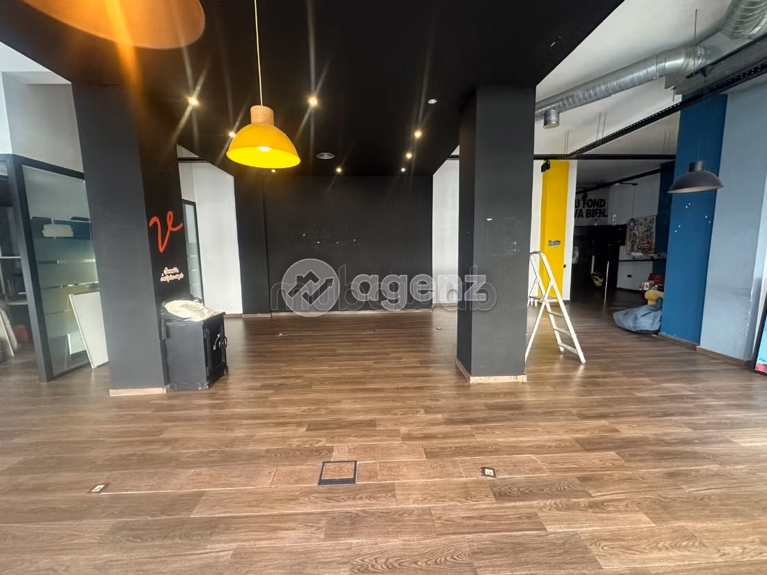 Comercio en alquiler 125 m² Burger Casablanca