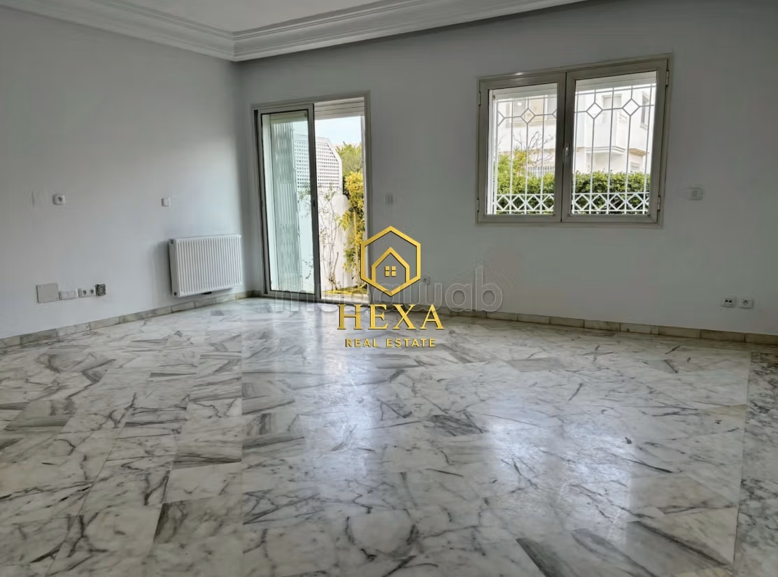 Triplex S5 with garden in Lac2