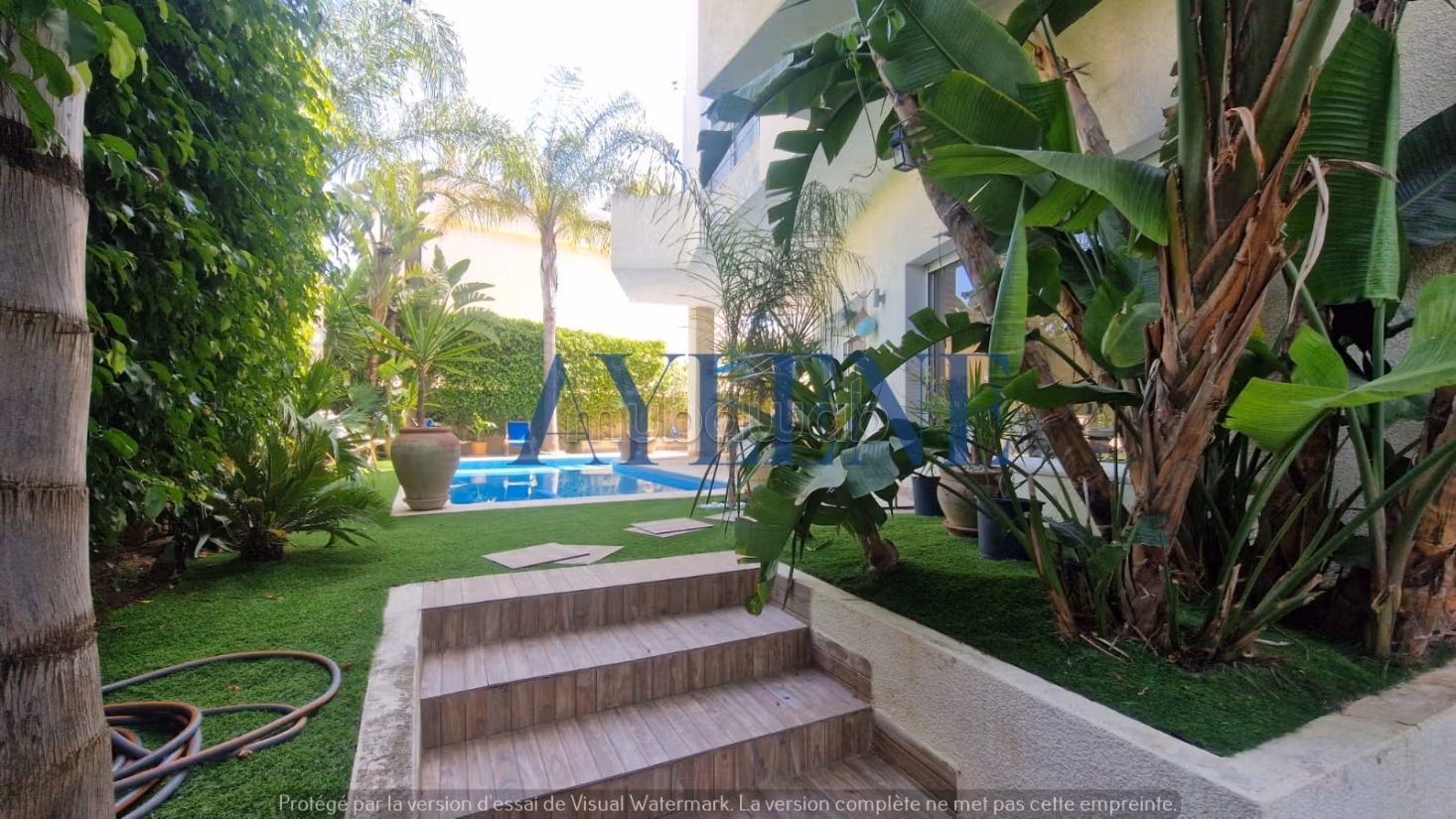 A Villa with a pool at Lake 2