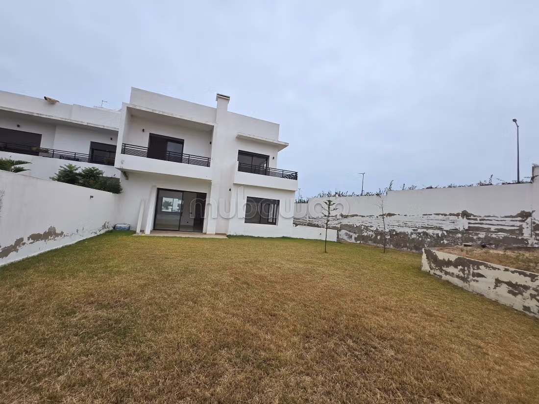 Villa di lusso in vendita a Dar Bouazza. 4 camere piacevoli. Bella terrazza e giardino