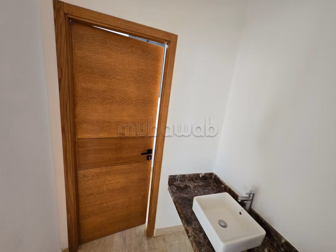 Villa di lusso in vendita a Dar Bouazza. 4 camere piacevoli. Bella terrazza e giardino