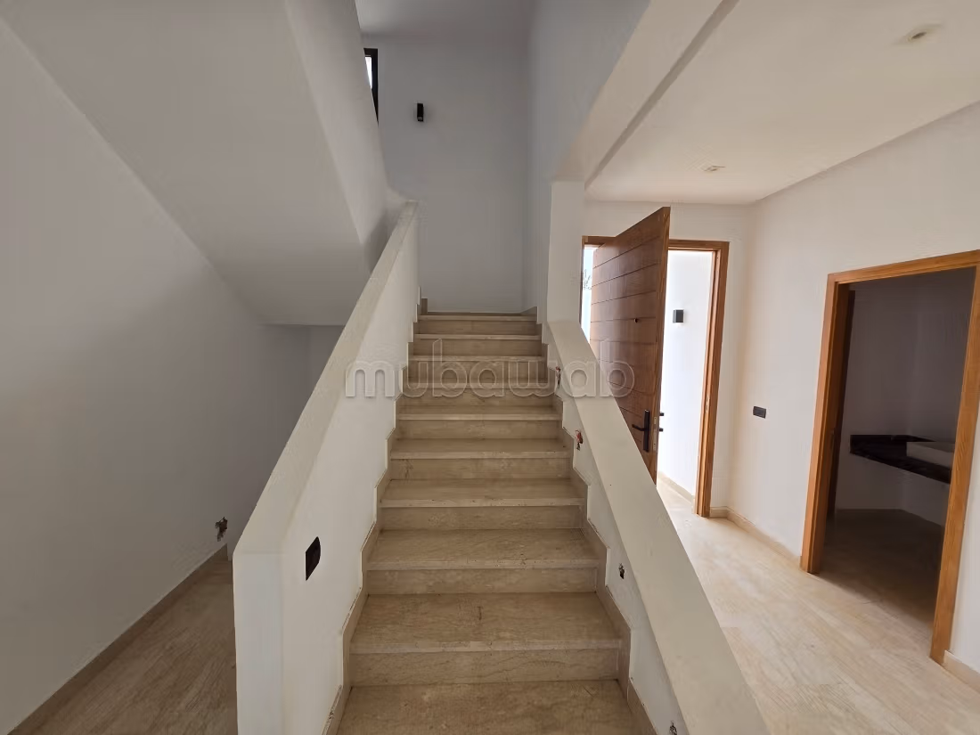 Villa di lusso in vendita a Dar Bouazza. 4 camere piacevoli. Bella terrazza e giardino