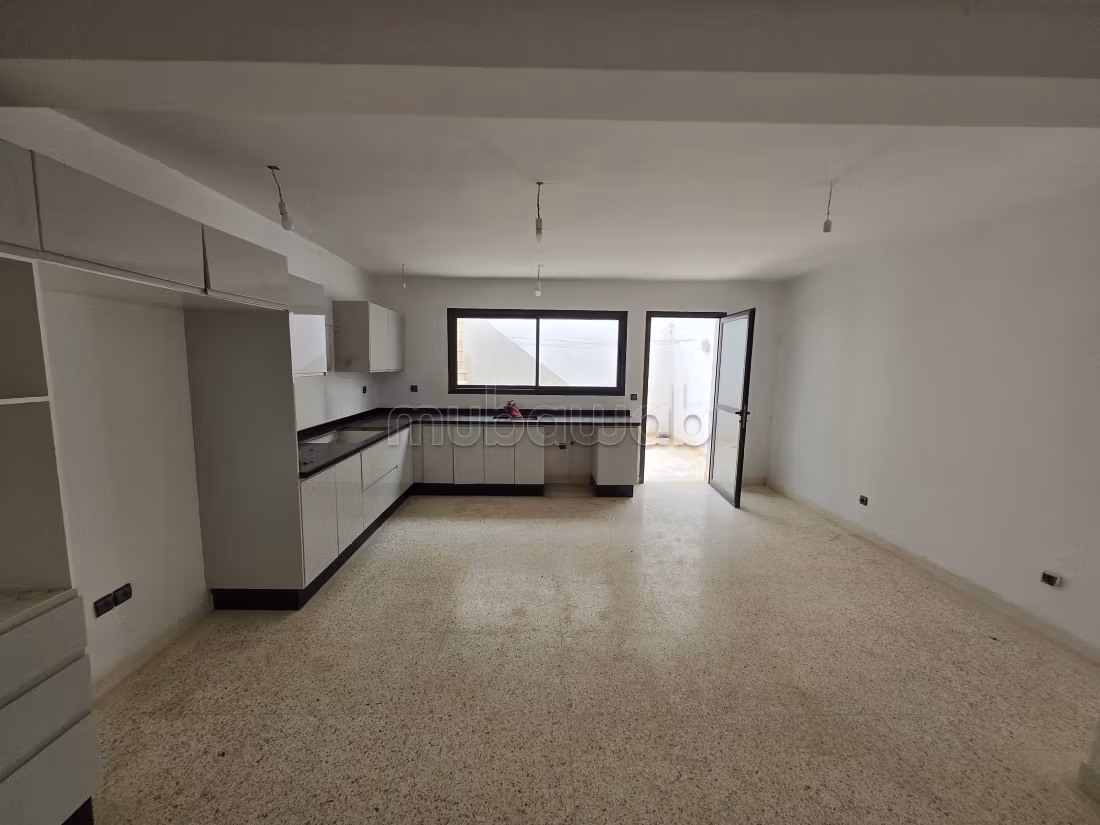 Villa di lusso in vendita a Dar Bouazza. 4 camere piacevoli. Bella terrazza e giardino