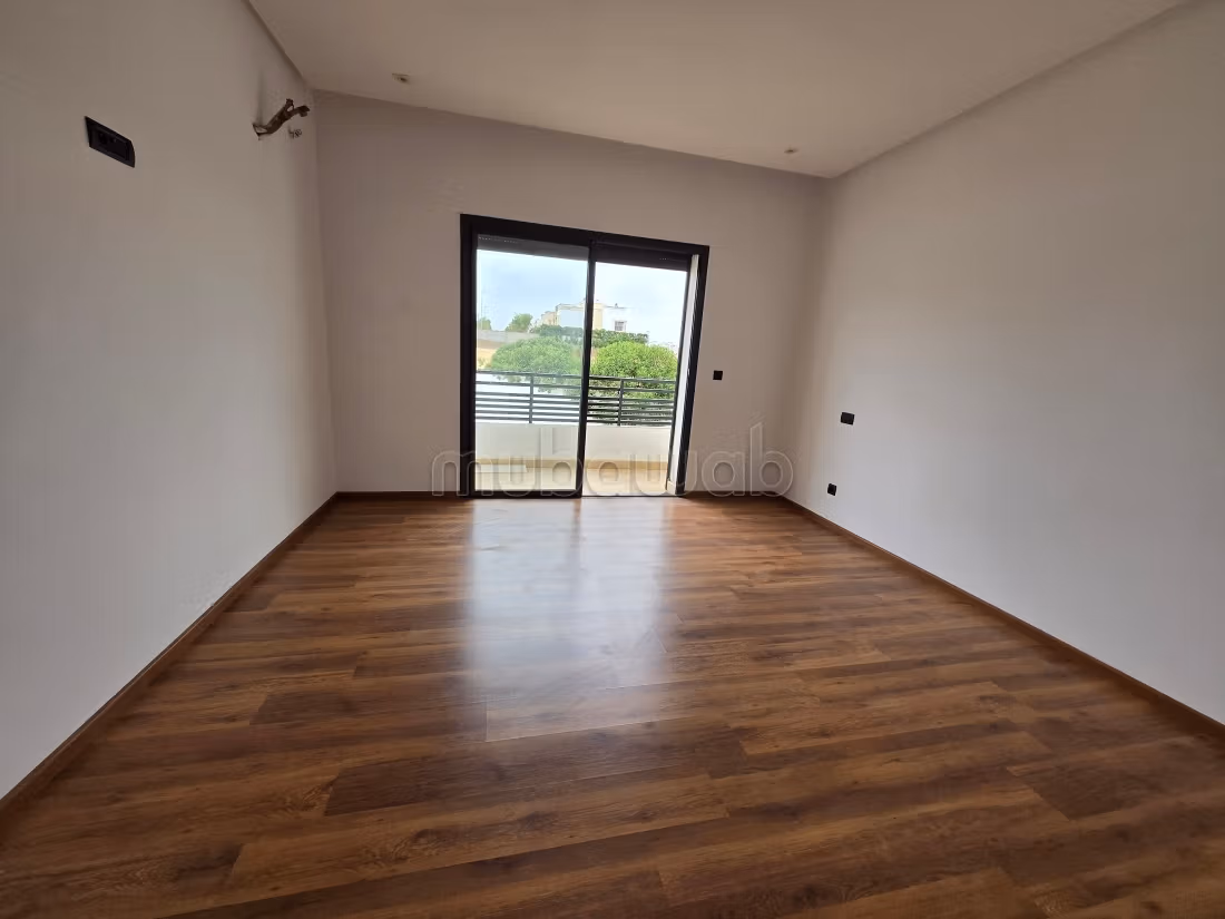 Villa di lusso in vendita a Dar Bouazza. 4 camere piacevoli. Bella terrazza e giardino