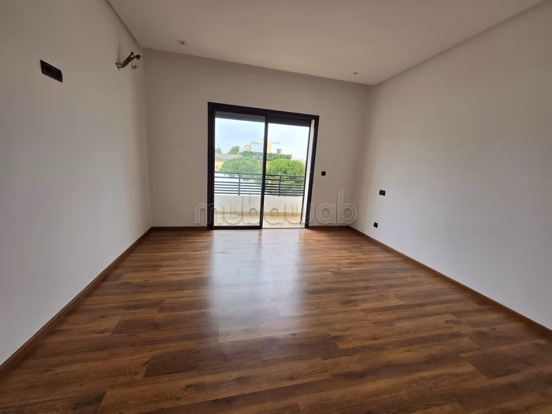 Villa di lusso in vendita a Dar Bouazza. 4 camere piacevoli. Bella terrazza e giardino
