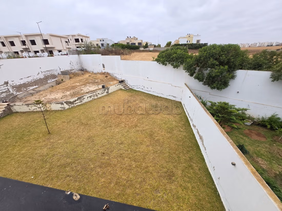 Villa di lusso in vendita a Dar Bouazza. 4 camere piacevoli. Bella terrazza e giardino