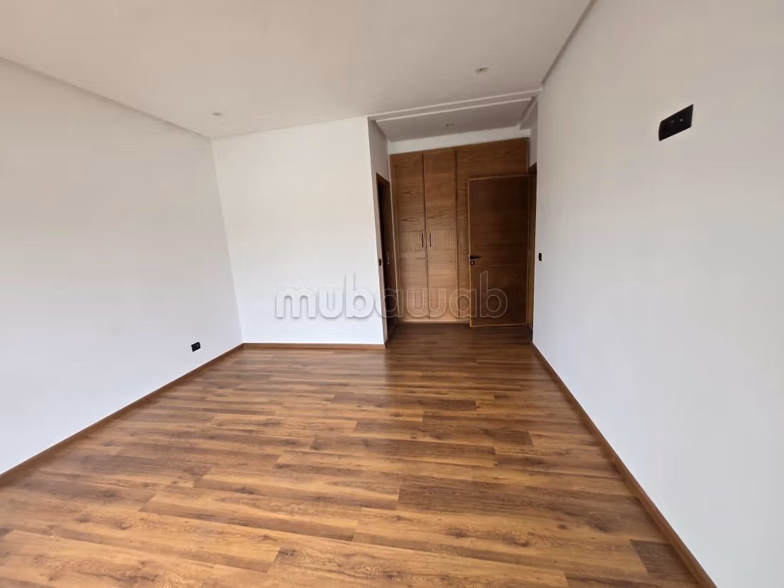 Villa di lusso in vendita a Dar Bouazza. 4 camere piacevoli. Bella terrazza e giardino