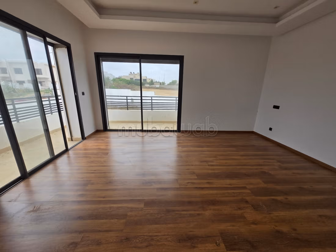 Villa di lusso in vendita a Dar Bouazza. 4 camere piacevoli. Bella terrazza e giardino