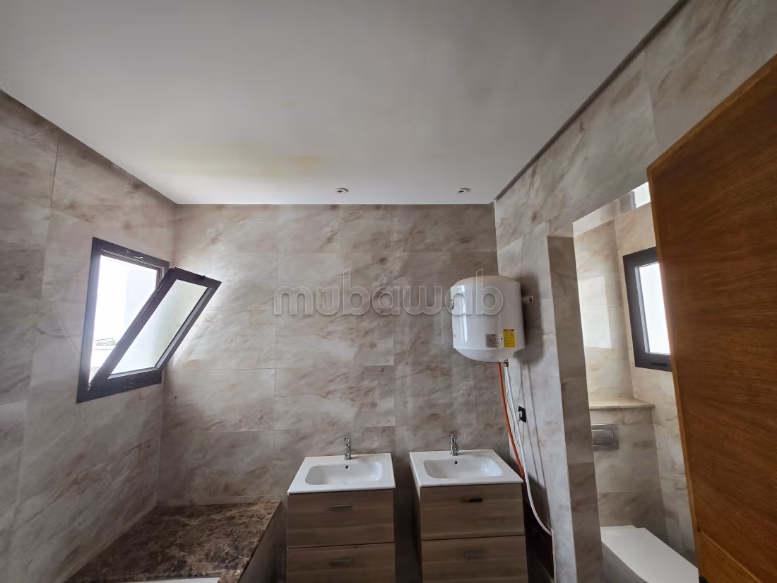 Villa di lusso in vendita a Dar Bouazza. 4 camere piacevoli. Bella terrazza e giardino
