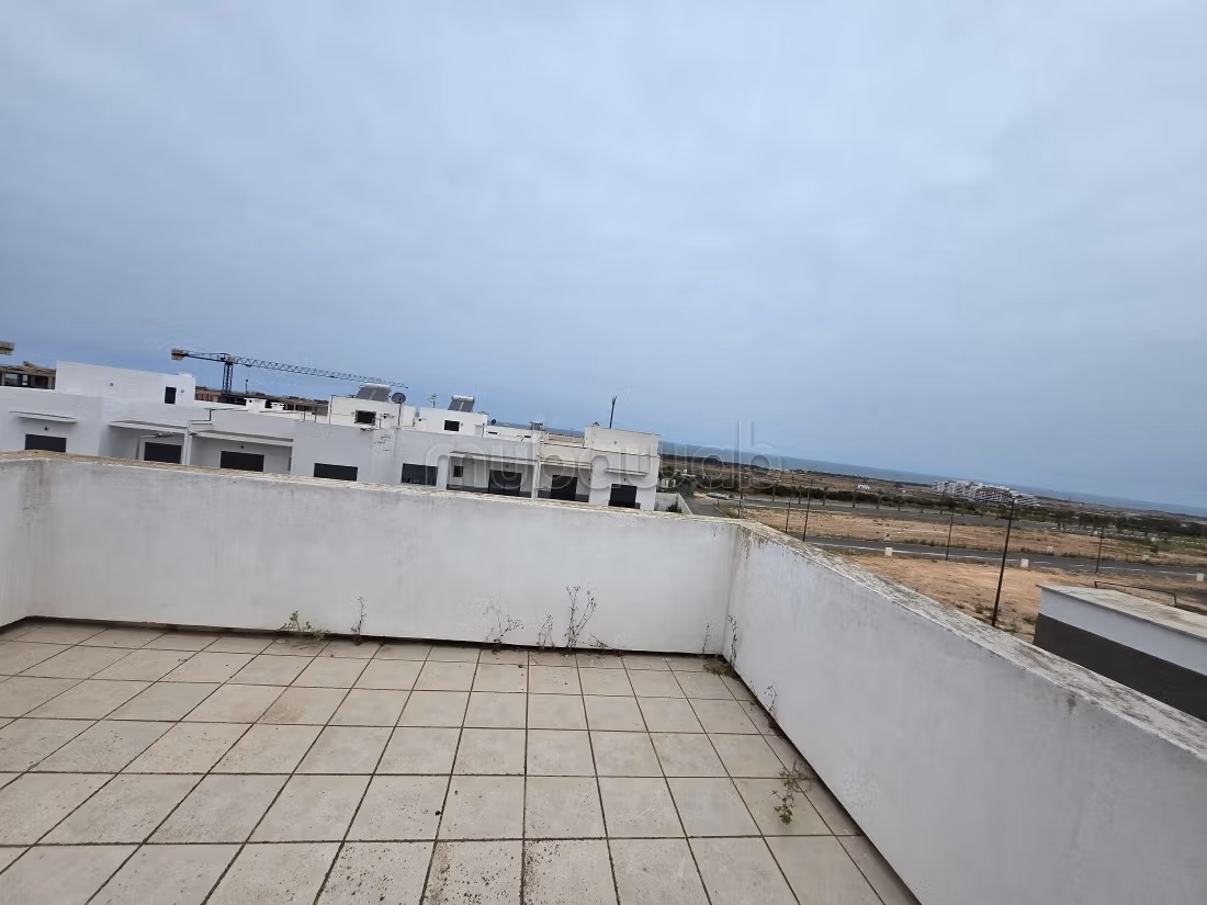 Villa di lusso in vendita a Dar Bouazza. 4 camere piacevoli. Bella terrazza e giardino