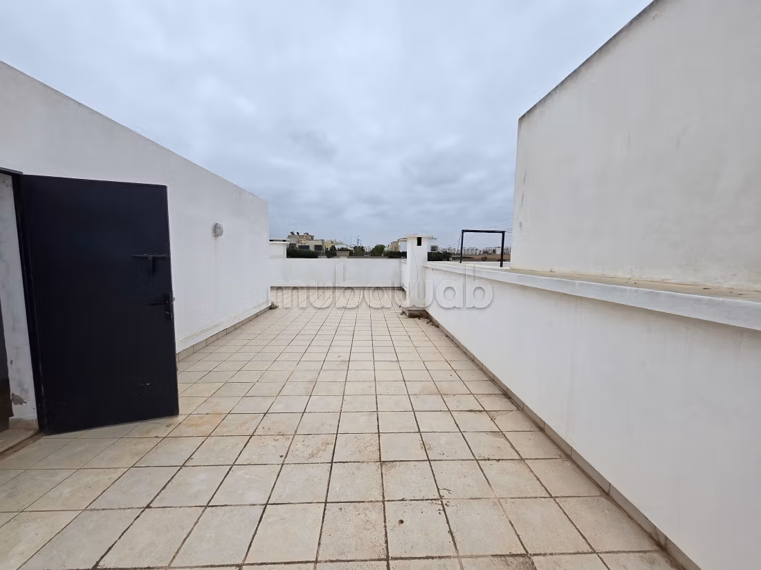 Villa di lusso in vendita a Dar Bouazza. 4 camere piacevoli. Bella terrazza e giardino