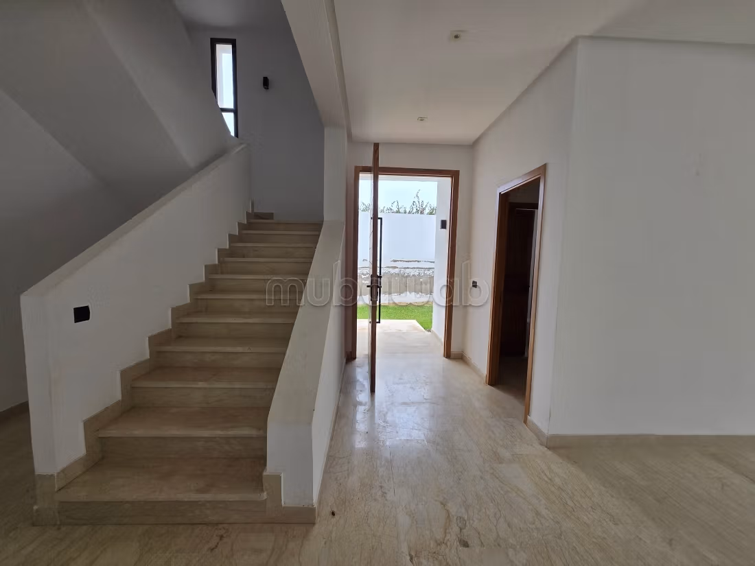 Villa di lusso in vendita a Dar Bouazza. 4 camere piacevoli. Bella terrazza e giardino