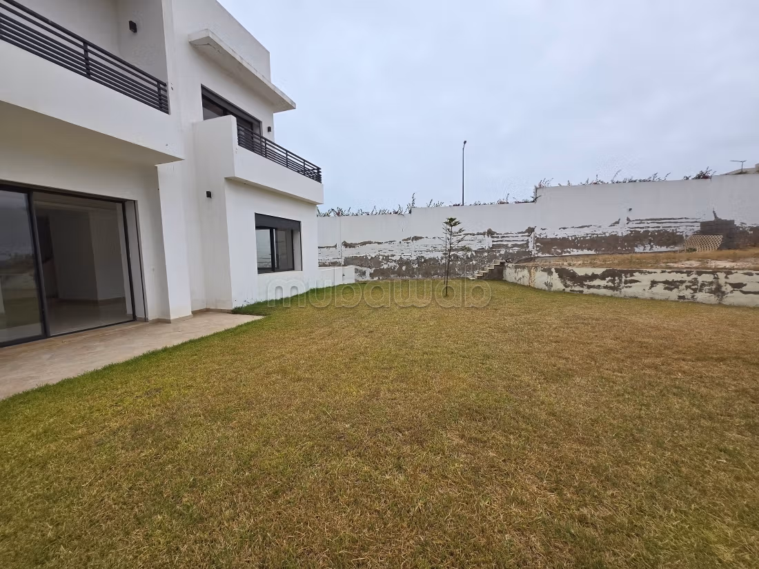 Villa di lusso in vendita a Dar Bouazza. 4 camere piacevoli. Bella terrazza e giardino