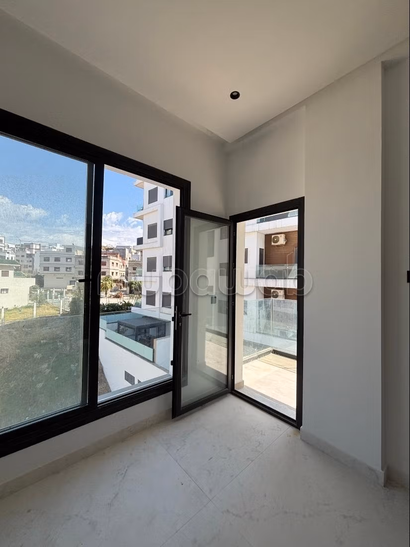 Bel appartamento in vendita a De La Plage. 2 belle camere. Posti auto e terrazza