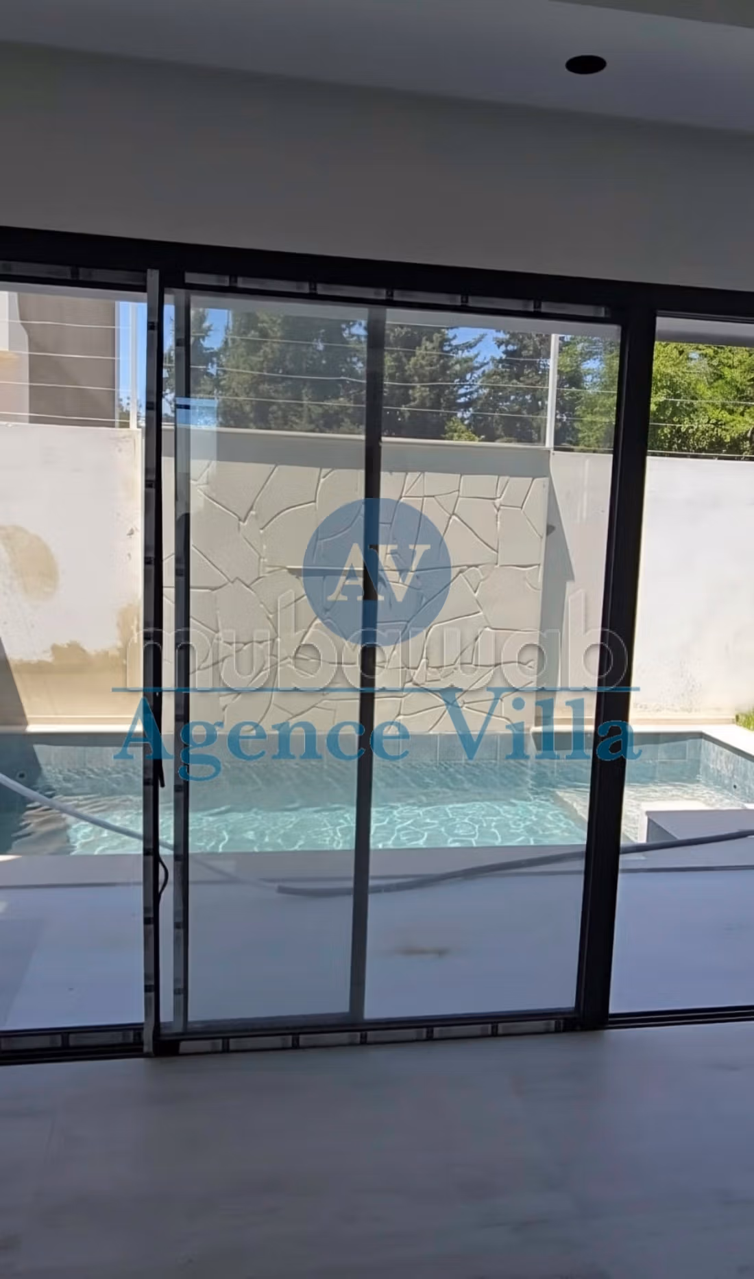 Deux villas jumelées avec jardin et piscine