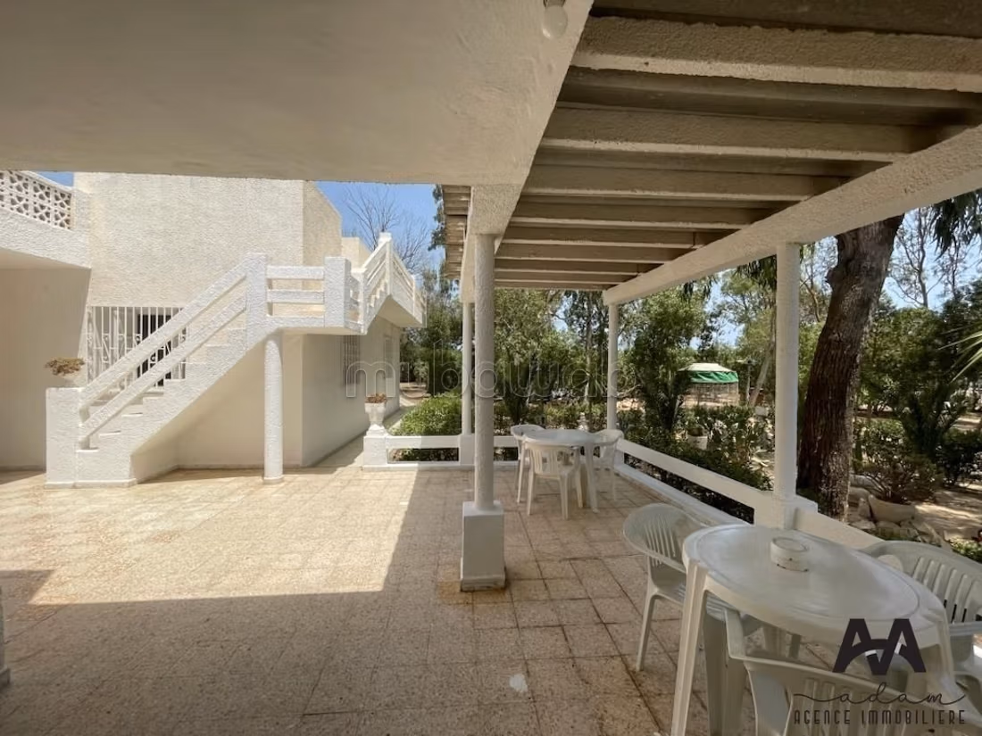 Casa di ospitalità e svago di 3264m² a Tazarka