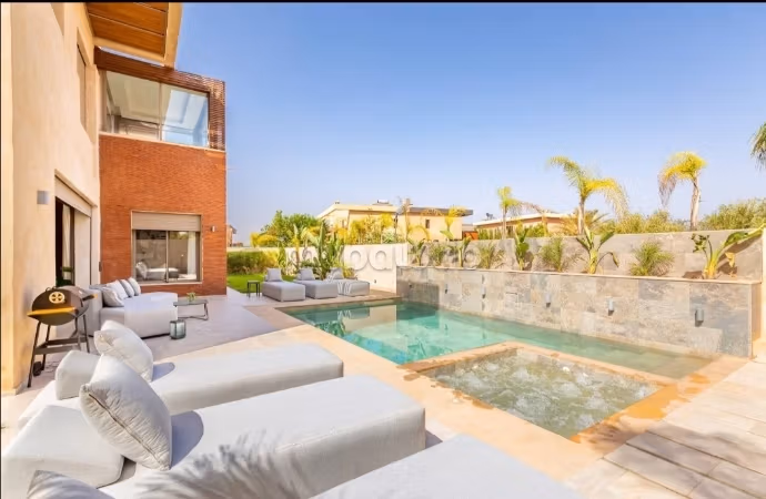 Villa de Prestige, vendue Meublée, avec Piscine & Hammam