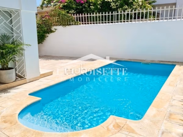 Villa S6 con piscina a Gammarth