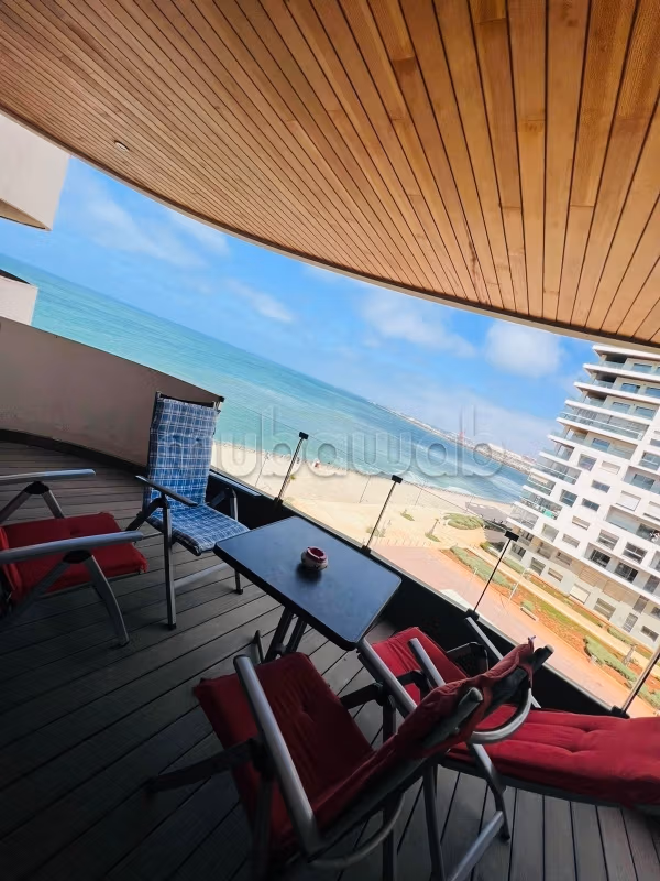 Location saisonnière à Casablanca Marina. 
2 grandes pièces. 
Places de parking et terrasse