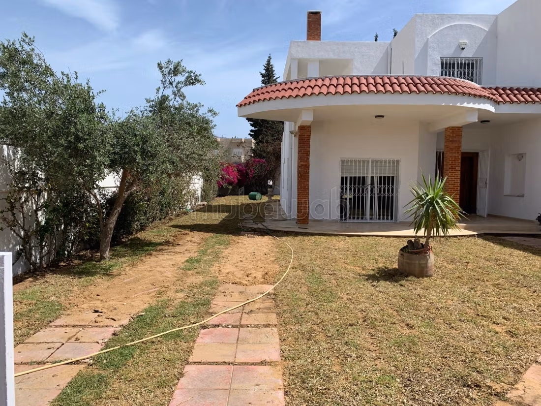 For rent a villa in Soukra