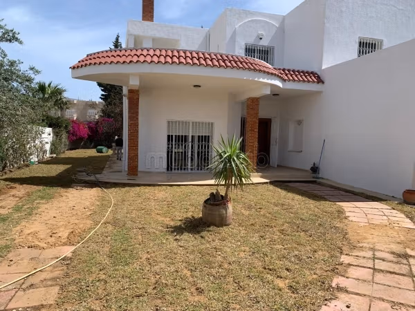 For rent a villa in Soukra