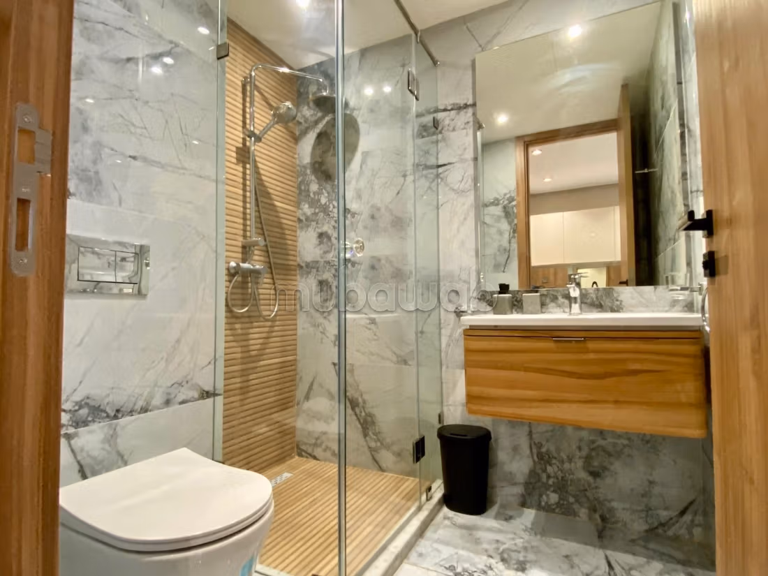 Location d'un appartement à Maârif.
Superficie 55 m².
Service de concierge et climatisation
